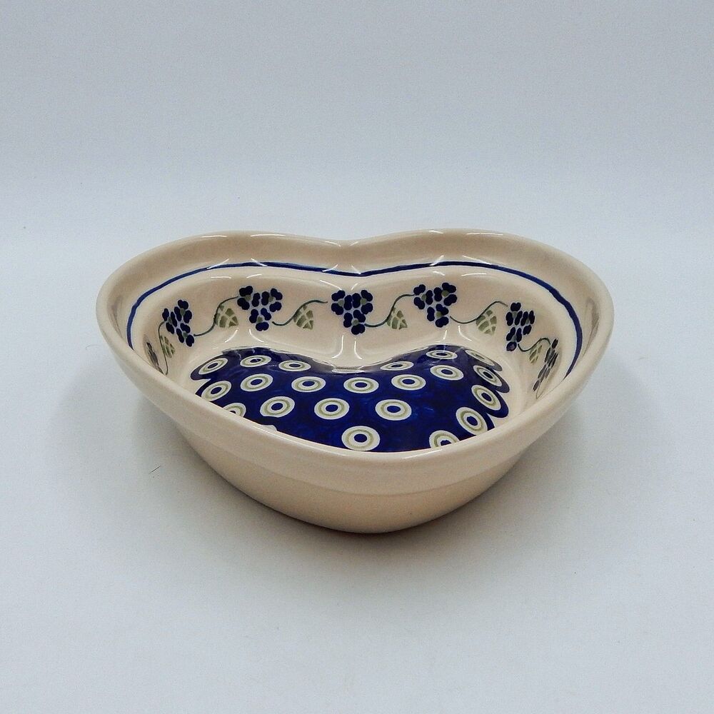 Boleslawiec Polish Pottery Heart 8 Inch Serving Bowl Daisy Blue Floral Circles